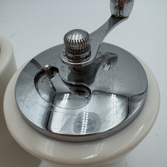 Vintage Salt and Pepper Mill Set Woodbine by Syracuse Carefree Fine China 1960's - Picture 4 of 9